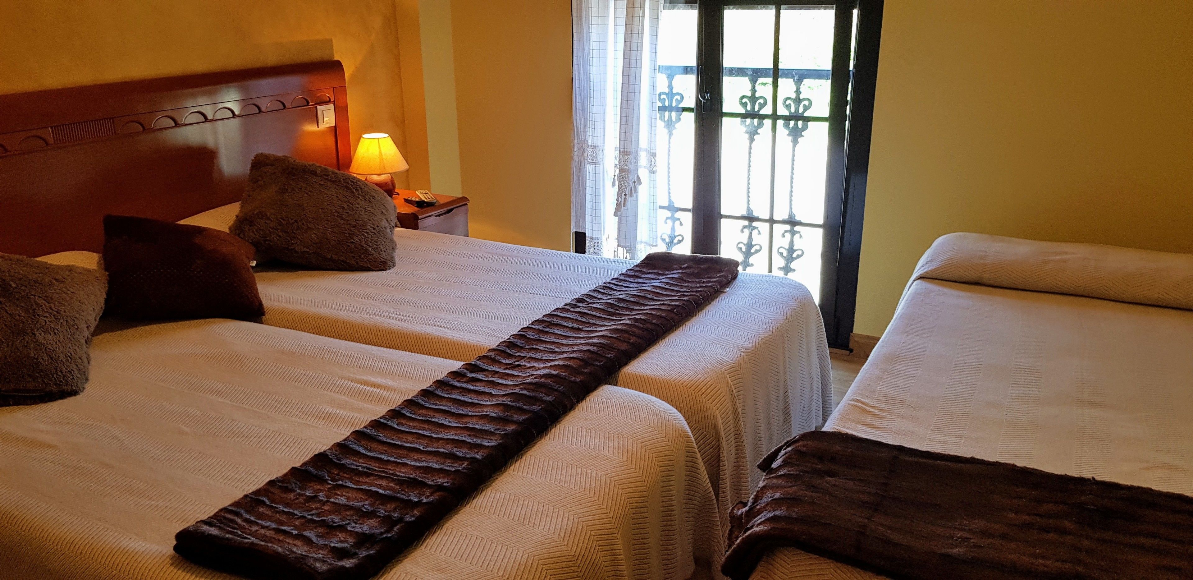 Twin Room | Individually decorated, individually furnished, blackout curtains