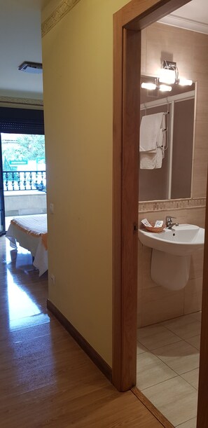 Bathroom sink - Posada carral cabarceno (Villaescusa)
