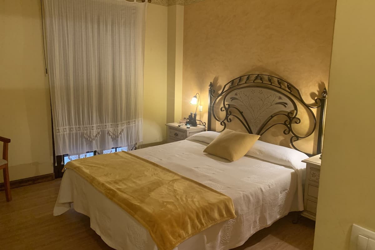 Double Room | Blackout drapes, individually decorated, individually furnished