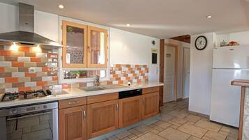 Réfrigérateur, micro-ondes, lave-vaisselle