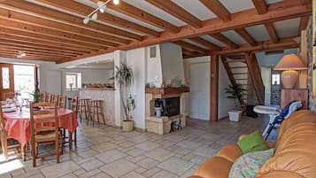 TV, lareira, DVD player