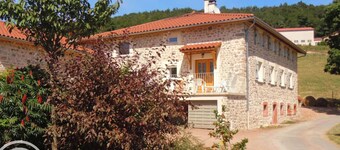 Spacious Countryside Retreat: 6 Bedrooms, Fireplace, Pet-Friendly, Near Lyon and Roanne