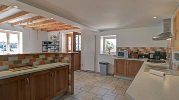 Frigorifero, microonde, lavastoviglie