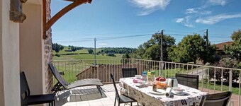 Grand Gîte 6 Chambres avec Cheminée, Animaux Acceptés, Campagne Lyon-Roanne