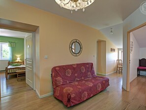 Fernseher, Kamin, DVD-Player