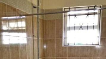 Deluxe Room | Bathroom