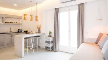 Premium bedding, in-room safe, iron/ironing board, free WiFi