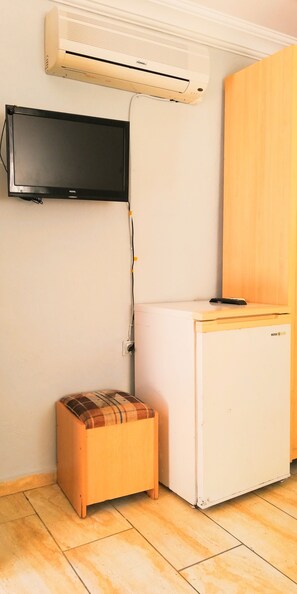 Quarto casal ou duplo standard, vista para o jardim | Comodidades do quarto