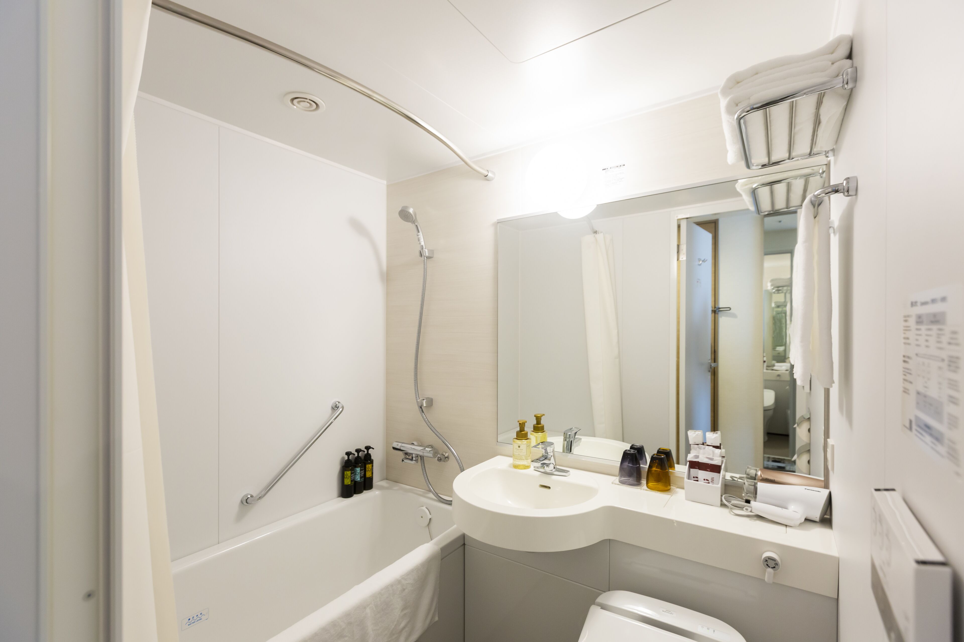 deluxe double room | bathroom | free toiletries, hair dryer, slippers, electronic bidet