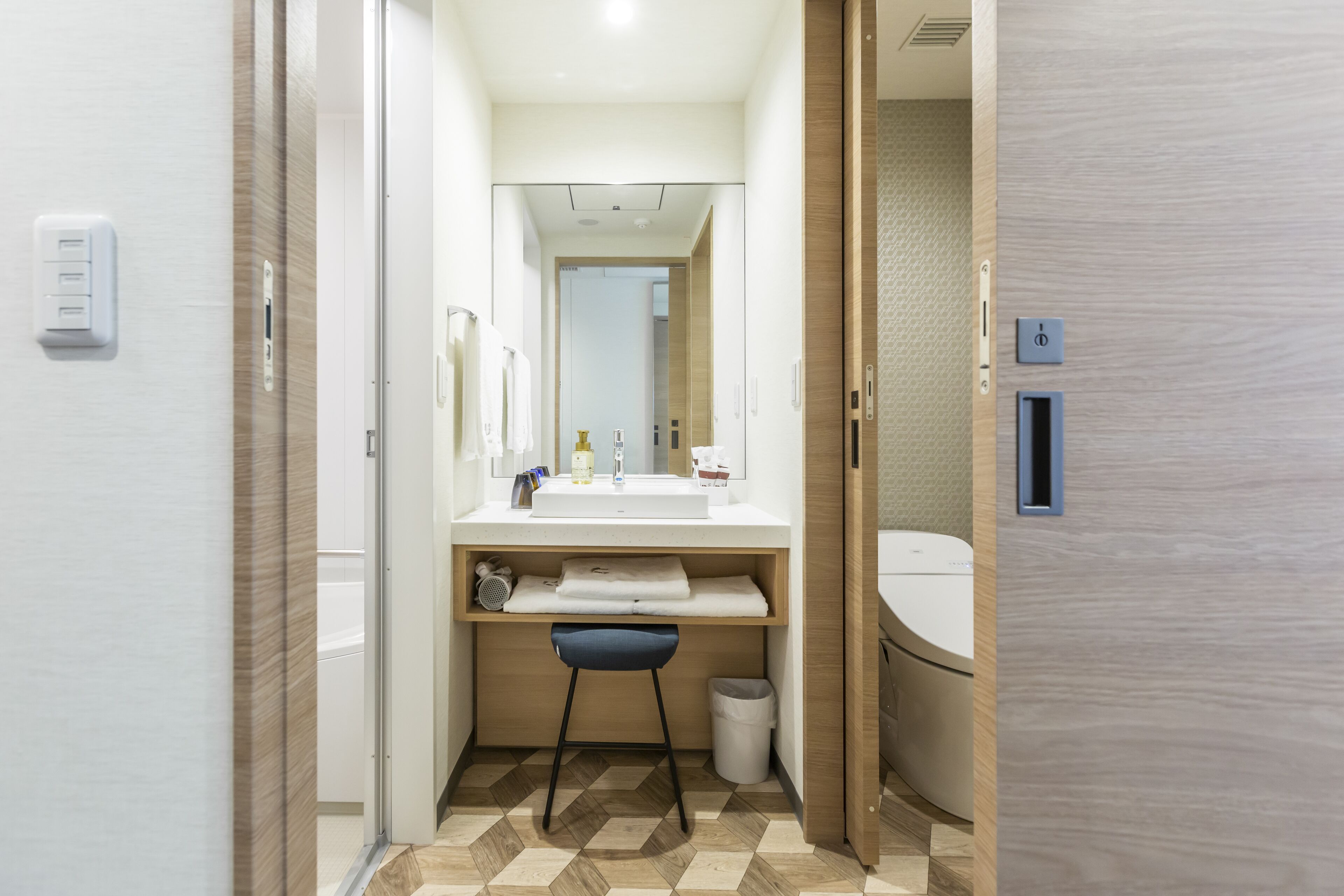 triple room | bathroom | free toiletries, hair dryer, slippers, electronic bidet