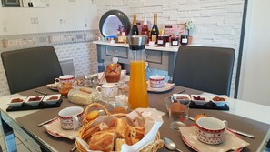 Tägliches inbegriffenes Frühstücksbuffet