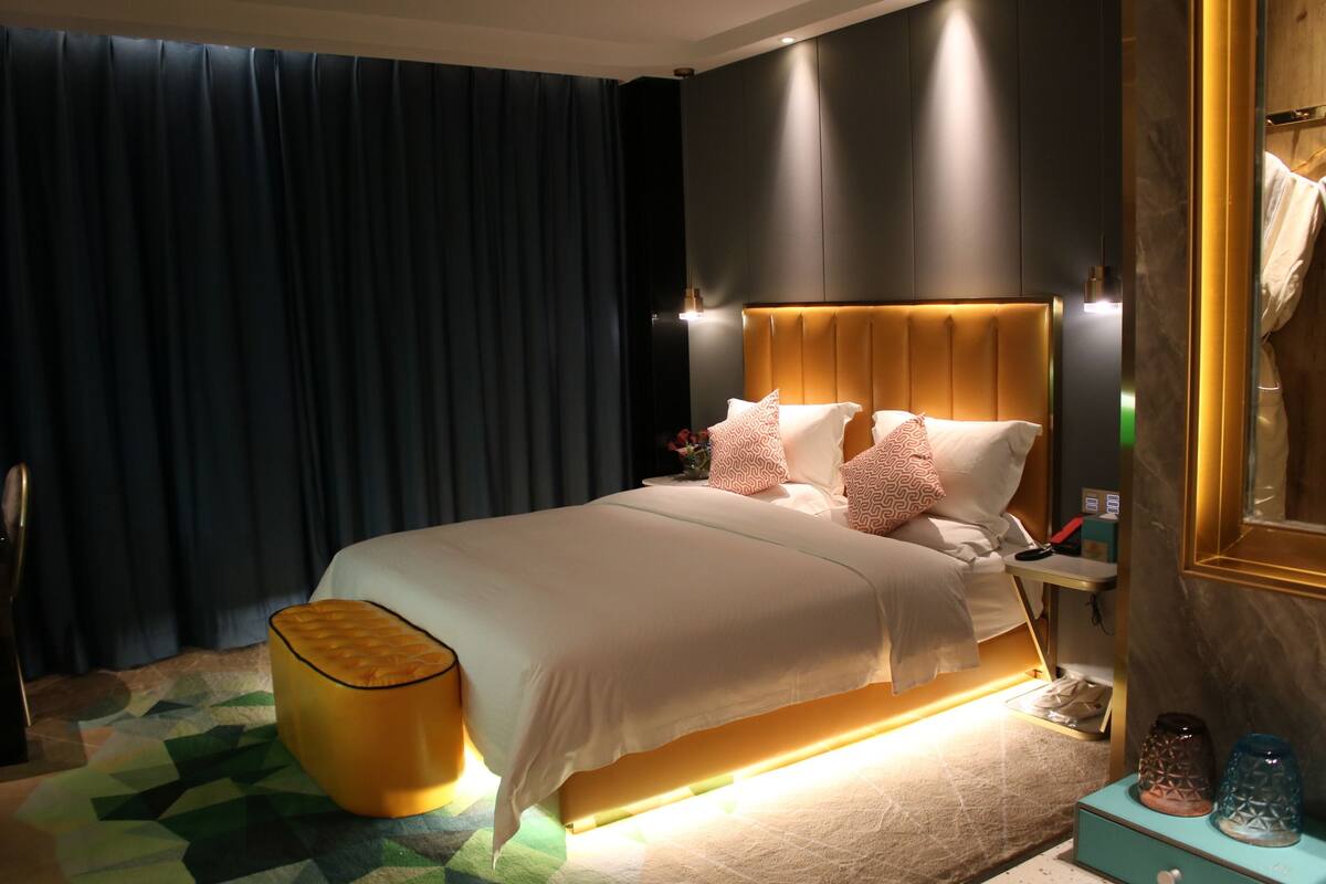 Minibar, desk, blackout curtains, free WiFi