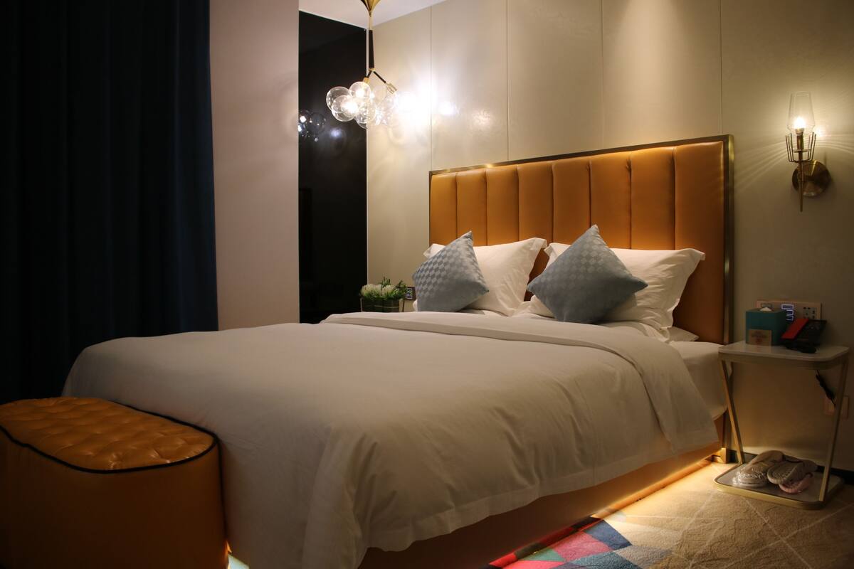 Minibar, desk, blackout curtains, free WiFi