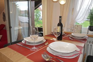 Standard Apartment, 1 Bedroom, Balcony (Illertal) | In-room dining - Kuschel's Panorama Landhaus (Immenstadt im Allgaeu)