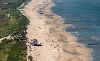 Beach nearby, 2 beach bars