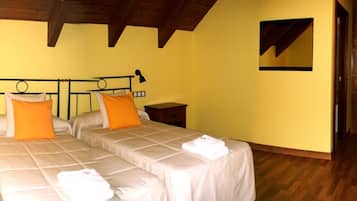 Habitación con 1 cama matrimonial o 2 individuales | 1 habitación, cunas, camas extra y wifi gratis