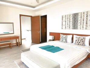 3-Bedroom Villa with a Private Pool | 3 dormitorios, caja fuerte, tabla de planchar con plancha y wifi gratis