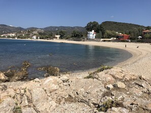 鄰近海灘