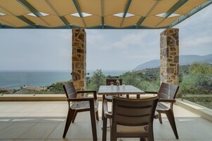 Villa 3 Bedrooms with Private pool, Accessible | Balcony view