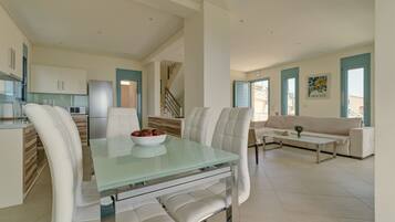 Villa 3 Bedrooms with Private pool, Accessible | Sala da pranzo