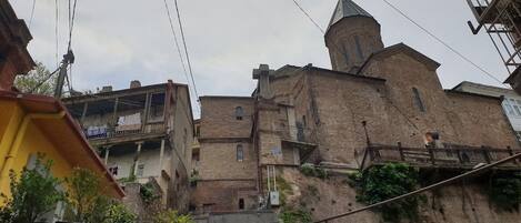 المنشأة من الخارج