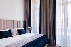 Superior Double Room, 1 Queen Bed, Balcony, City View | Hypo-allergenic bedding, minibar, in-room safe, individually decorated - Amadomus Luxury suites (Naples)