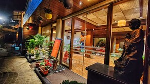 Quầy tiếp tân
