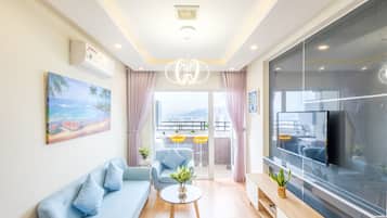 Panoramic Apartment, 2 Queen Beds, Kitchen, Sea View | Living area | 42-inch Smart TV with digital channels, TV, Netflix