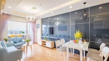 Panoramic Apartment, 2 Queen Beds, Kitchen, Sea View | Living area | 42-inch Smart TV with digital channels, TV, Netflix