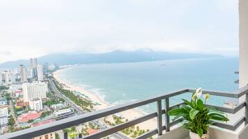 全景公寓, 2 张大床, 厨房, 海景 | 阳台景观