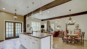 Interior detail - James Mulvey Carriage House Inn (Stillwater)