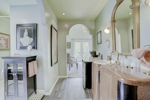Bathroom - James Mulvey Carriage House Inn (Stillwater)