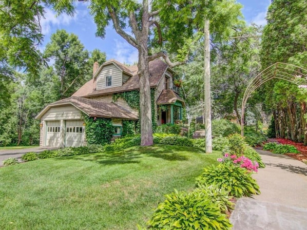 Exterior - James Mulvey Carriage House Inn (Stillwater)