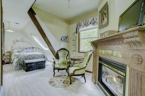 Standard Suite, Ensuite (Bordeaux Suite)