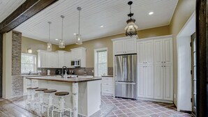 Interior detail - James Mulvey Carriage House Inn (Stillwater)
