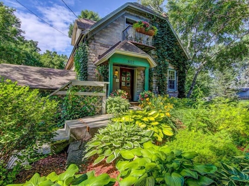 James Mulvey Carriage House Inn