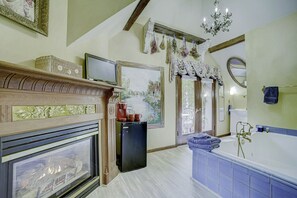Standard Suite, Ensuite (Bordeaux Suite) | Bathroom