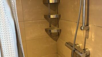 Superior Studio (Studio E) | Bathroom | Shower, hair dryer, towels