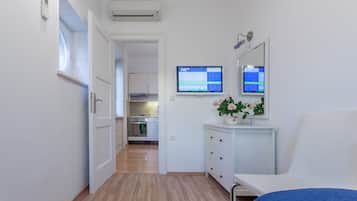 Desk, laptop workspace, iron/ironing board, free WiFi