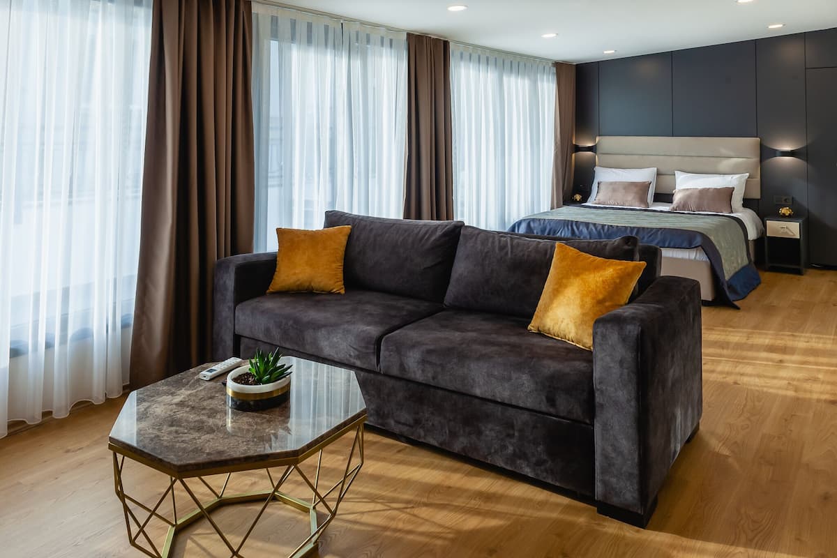 Premium bedding, memory-foam beds, in-room safe, soundproofing