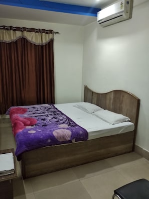 Rollaway beds, free WiFi