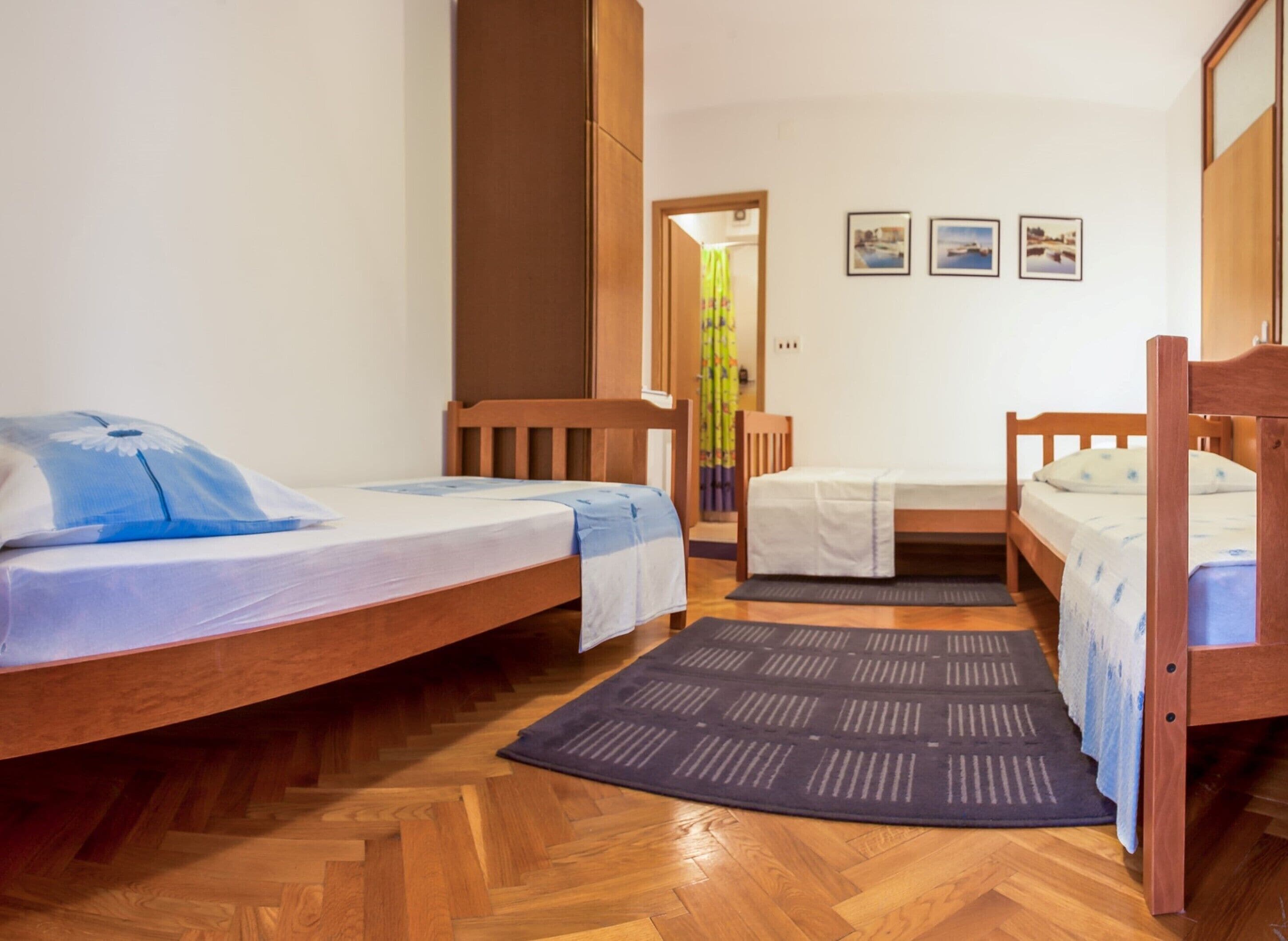 Triple Room | Free WiFi, bed sheets
