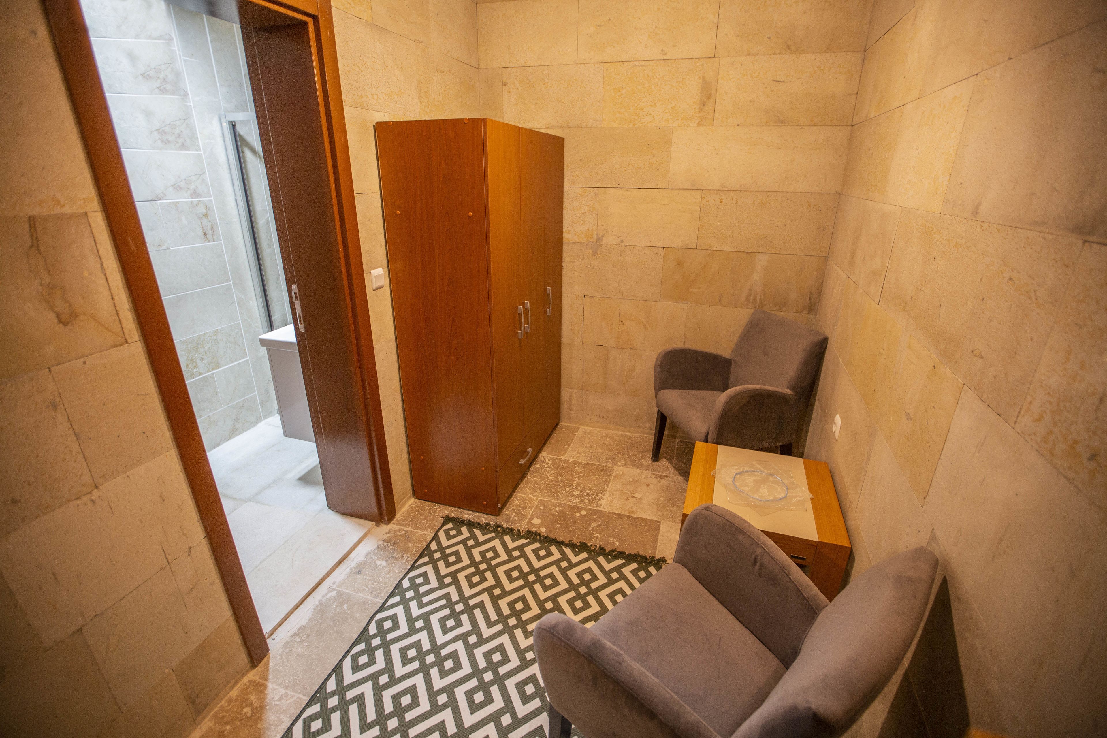 economy room, garden view | living area