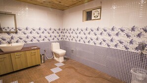 Deluxe Double Room | Bathroom