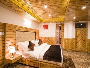 Deluxe Double Room - Hotel Mount Edge (Dharamshala)