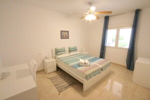 3 bedrooms, iron/ironing board, travel cot, free WiFi -  Villa with a large private swimming pool and panoramic coast views! (Mutxamel)