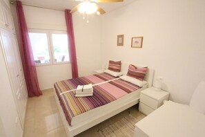 3 bedrooms, iron/ironing board, travel cot, free WiFi