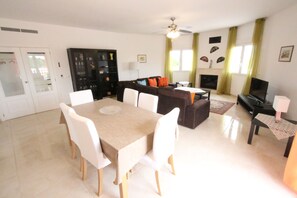 TV, fireplace -  Villa with a large private swimming pool and panoramic coast views! (Mutxamel)