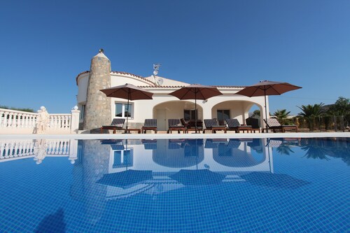  Villa with a large private swimming pool and panoramic coast views!