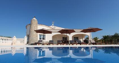 Villa with a large private swimming pool and panoramic coast views!
